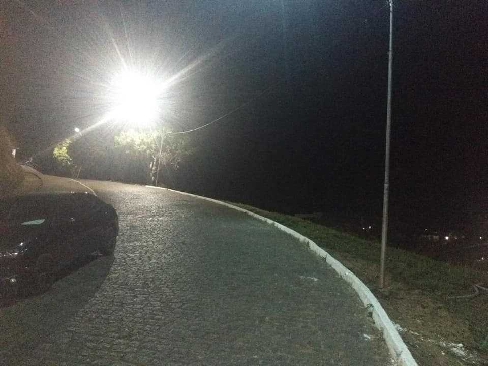 Ladeira do Colégio Municipal recebe mais iluminação para reforçar segurança dos estudantes
